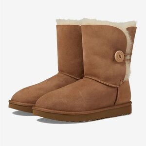 EUC. Worn once! Women’s UGG Bailey Button II Boots, Size 8 in Chestnut.